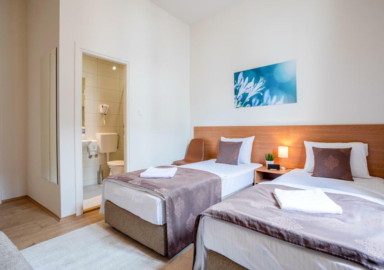 Booking En Suite Belgrado Exterior foto