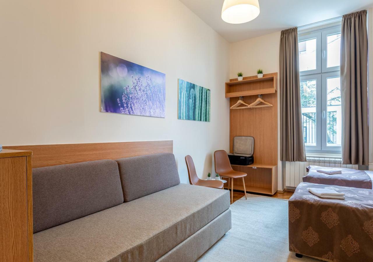 Booking En Suite Belgrado Exterior foto
